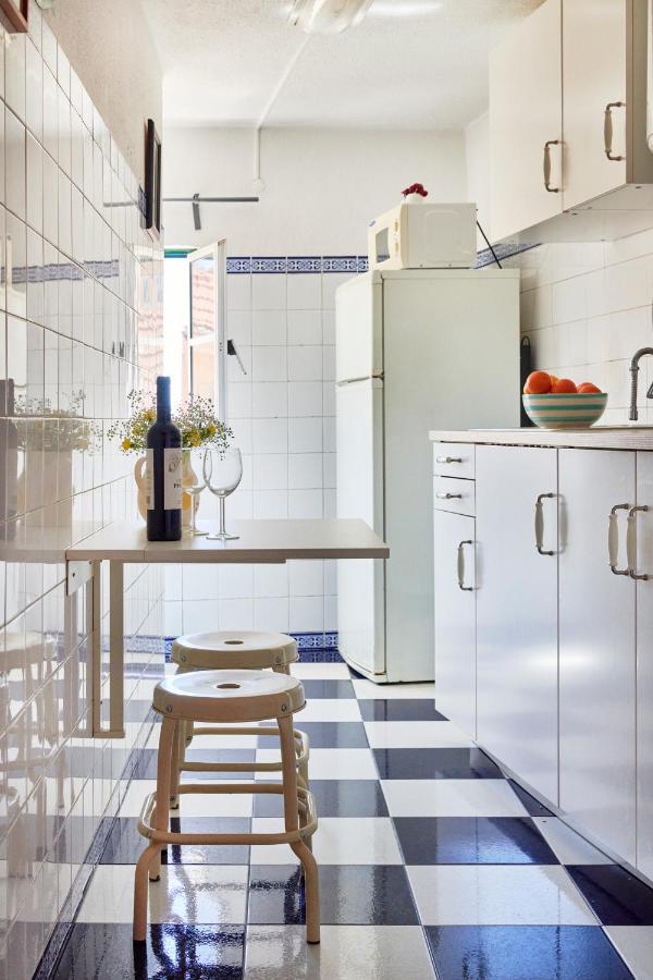 Light Filled Apartment Near Chiado, By Timecooler Lisboa Exteriér fotografie
